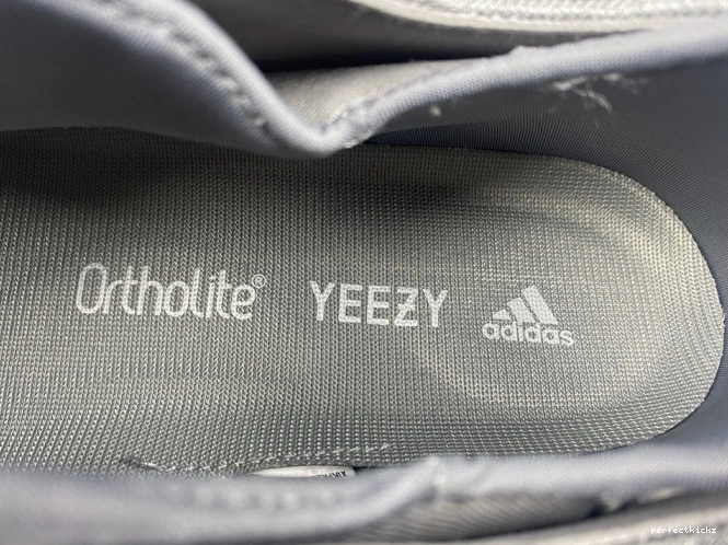 400 ADIDAS YEEZY H68033 0820